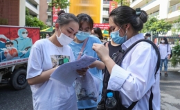 Bộ Gi&aacute;o dục v&agrave; Đ&agrave;o tạo l&yacute; giải nguy&ecirc;n nh&acirc;n điểm chuẩn đại học tăng mạnh