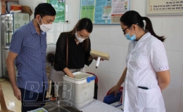 Kiểm tra, gi&aacute;m s&aacute;t hoạt động ti&ecirc;m vắc-xin ph&ograve;ng Covid-19