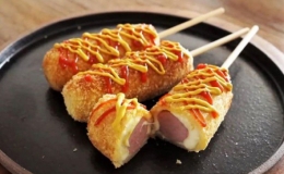 Mẹo l&agrave;m hotdog ph&ocirc; mai từ b&aacute;nh m&igrave; sandwich