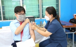 Bộ Y tế: C&ograve;n 2 địa phương c&oacute; tỷ lệ ti&ecirc;m vaccine ph&ograve;ng COVID-19 ở 3 nh&oacute;m tuổi thấp