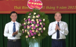 C&aacute;c đồng ch&iacute; l&atilde;nh đạo Tỉnh ủy, HĐND, UBND tỉnh dự v&agrave; ch&uacute;c mừng khai giảng năm học mới tại c&aacute;c cơ sở gi&aacute;o dục trong tỉnh