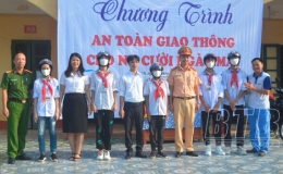  Gần 600 học sinh Trường THCS Thống Nhất được tuy&ecirc;n truyền kiến thức về an to&agrave;n giao th&ocirc;ng