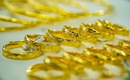 Gi&aacute; v&agrave;ng h&ocirc;m nay 15/9: Giảm qu&aacute; mạnh, v&agrave;ng mất trăm USD so với đầu năm