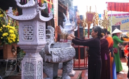 Khai mạc lễ hội truyền thống đ&igrave;nh l&agrave;ng B&aacute;i