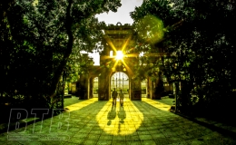  Nh&acirc;n thần ti&ecirc;n th&aacute;nh