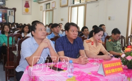 Lễ ph&aacute;t động học sinh, sinh vi&ecirc;n nghi&ecirc;m chỉnh chấp h&agrave;nh ph&aacute;p luật về an to&agrave;n giao th&ocirc;ng