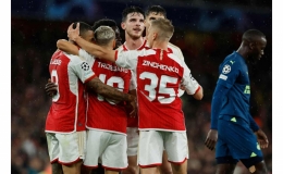 Arsenal thắng đậm ng&agrave;y trở lại Champions League