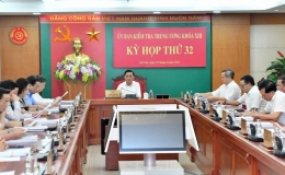 Đề nghị Bộ Ch&iacute;nh trị, Ban B&iacute; thư xem x&eacute;t, thi h&agrave;nh kỷ luật Ban Thường vụ Tỉnh ủy Quảng Ninh nhiệm kỳ 2015-2020 v&agrave; 7 đồng ch&iacute;