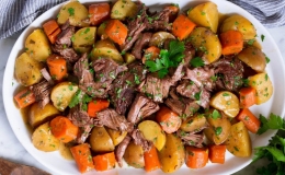 Nghỉ lễ l&agrave;m m&oacute;n b&ograve; hầm ngon v&agrave; bổ dưỡng chi&ecirc;u đ&atilde;i cả nh&agrave;