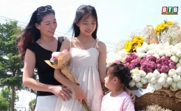 Những xe hoa chở thu về tr&ecirc;n phố