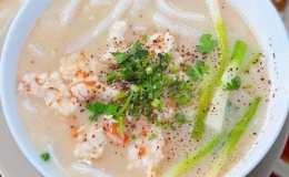 Thơm ngon m&oacute;n b&aacute;nh canh mặn nước cốt dừa