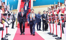 Thủ tướng Phạm Minh Ch&iacute;nh tới Jakarta, bắt đầu chuyến tham dự Hội nghị Cấp cao ASEAN lần thứ 43 v&agrave; c&aacute;c Hội nghị Cấp cao li&ecirc;n quan