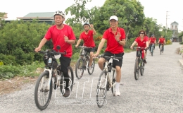 Trải nghiệm đạp xe quanh l&agrave;ng vườn