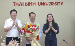 Trường Đại học Th&aacute;i B&igrave;nh: C&ocirc;ng bố v&agrave; trao quyết định bổ nhiệm Chủ tịch Hội đồng tư vấn