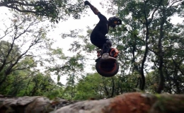 Xe điện một b&aacute;nh vượt địa h&igrave;nh, chạy được 120 km