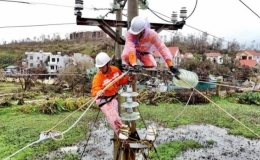 C&ograve;n hơn 70.000 kh&aacute;ch h&agrave;ng mất điện do b&atilde;o lũ