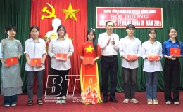 Đ&ocirc;ng Hưng: Bế mạc lớp bồi dưỡng nhận thức về Đảng kh&oacute;a IV năm 2024