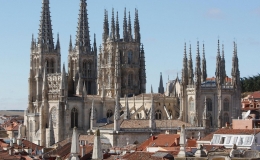 Gh&eacute; thăm nh&agrave; thờ Gothic tr&aacute;ng lệ nhất T&acirc;y Ban Nha