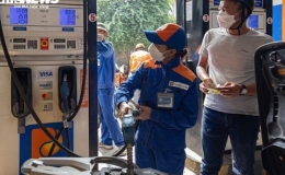 Gi&aacute; xăng tăng cao nhất gần 800 đồng/l&iacute;t