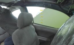 Hạ cửa k&iacute;nh &ocirc;t&ocirc;: kinh nghiệm sống c&ograve;n khi qua cầu