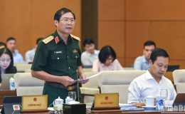 Khắc phục vướng mắc, bất cập về hạn tuổi phục vụ, chế độ, ch&iacute;nh s&aacute;ch đối với sĩ quan