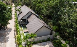 Nh&agrave; nghỉ dưỡng được bao bọc bởi thi&ecirc;n nhi&ecirc;n