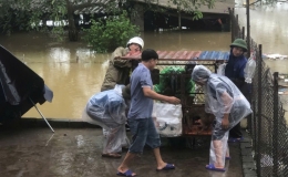 Ph&aacute;t hiện kịp thời, xử l&yacute; triệt để c&aacute;c ổ dịch bệnh truyền nhiễm tại khu vực b&atilde;o lụt