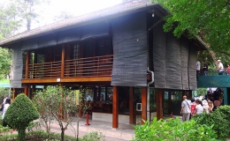 Thăm Khu di t&iacute;ch Chủ tịch Hồ Ch&iacute; Minh tại Phủ Chủ tịch