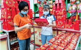  Thị trường b&aacute;nh trung thu s&ocirc;i động, cẩn trọng với b&aacute;nh kẹo nghi nhập lậu