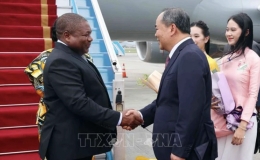Tổng thống Mozambique đến H&agrave; Nội, bắt đầu thăm ch&iacute;nh thức Việt Nam