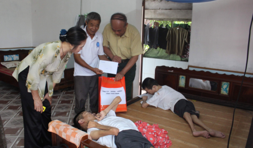 Tr&ecirc;n 10,3 tỷ đồng hỗ trợ nạn nh&acirc;n chất độc da cam 