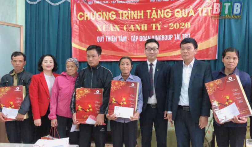 1.300 suất qu&agrave; tết đ&atilde; được trao cho người ngh&egrave;o v&agrave; nạn nh&acirc;n chất độc da cam