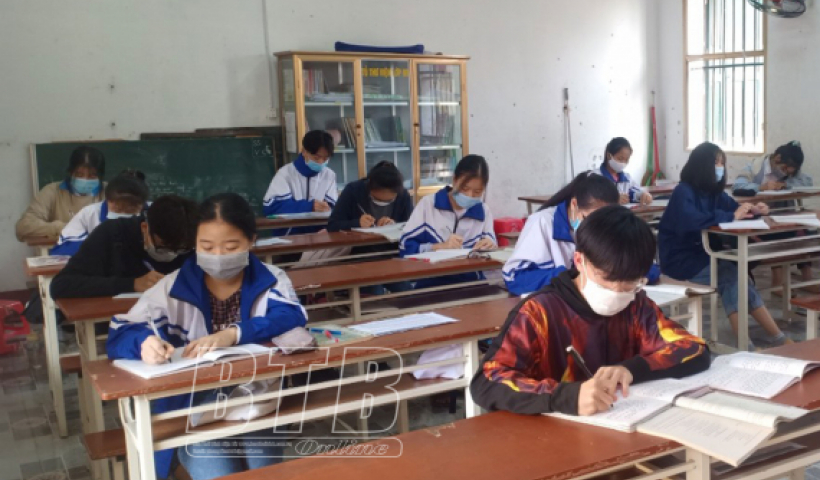 Bảo đảm c&aacute;c điều kiện dạy v&agrave; học gắn liền với c&ocirc;ng t&aacute;c ph&ograve;ng, chống dịch bệnh