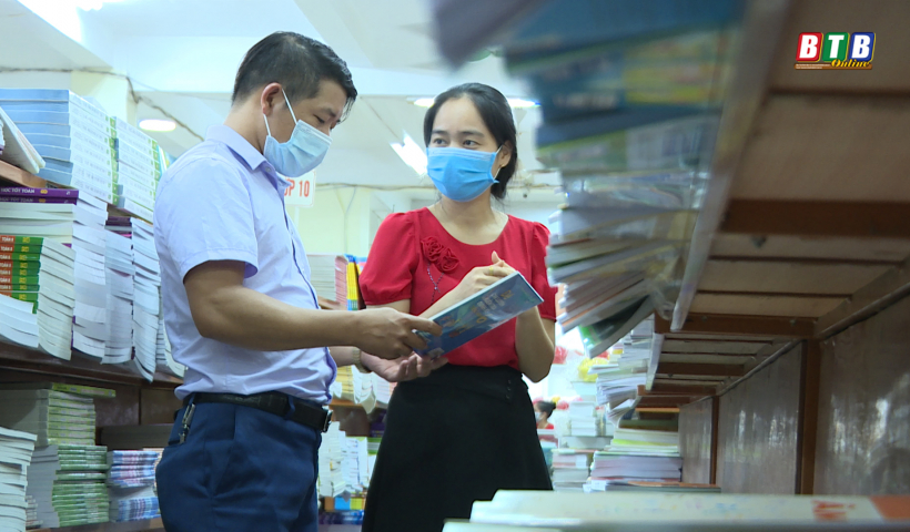 Bảo đảm cung ứng đủ s&aacute;ch gi&aacute;o khoa, đồ d&ugrave;ng dạy học cho năm học mới