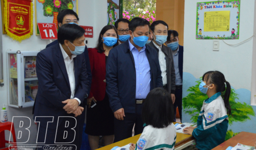 C&aacute;c đồng ch&iacute; l&atilde;nh đạo tỉnh kiểm tra c&ocirc;ng t&aacute;c ph&ograve;ng, chống dịch Covid-19 tại một số cơ sở gi&aacute;o dục