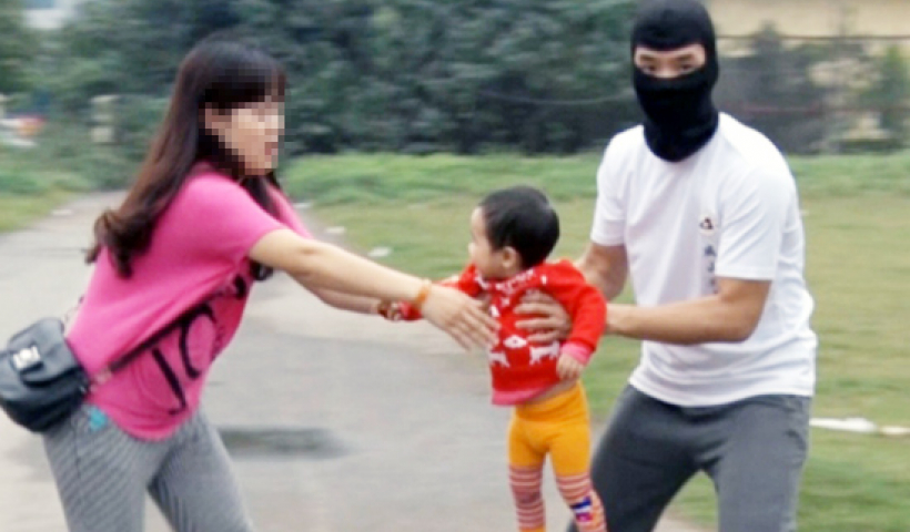 Cần l&agrave;m g&igrave; để bảo vệ trẻ trước nạn bắt c&oacute;c?