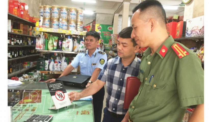 Cần xử nghi&ecirc;m h&agrave;nh vi h&uacute;t thuốc l&aacute; nơi c&ocirc;ng cộng