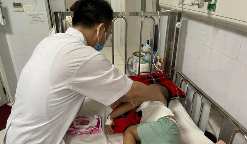 Cảnh b&aacute;o số ca vi&ecirc;m n&atilde;o tăng cao sau mắc c&uacute;m A ở ph&iacute;a Bắc