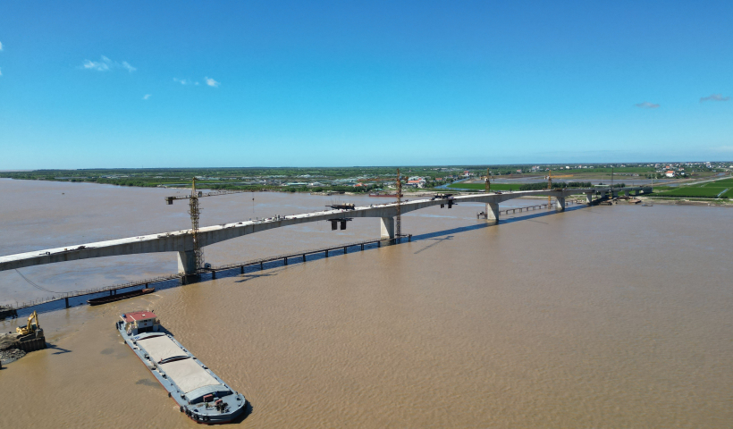  Cầu s&ocirc;ng Hồng đ&atilde; sẵn s&agrave;ng hợp long