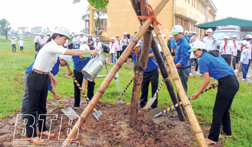 Chiến dịch l&agrave;m cho thế giới sạch hơn với chủ đề "C&ugrave;ng h&agrave;nh động để thay đổi thế giới"