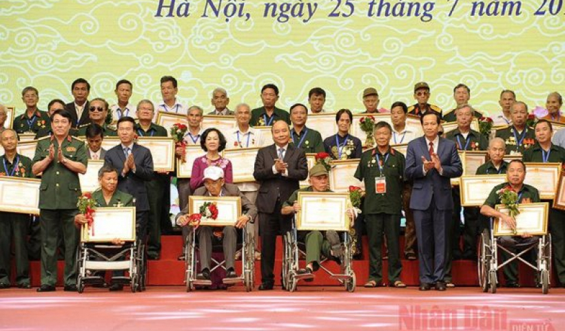 Chủ tịch nước k&yacute; quyết định về việc tặng qu&agrave; nh&acirc;n dịp kỷ niệm 75 năm ng&agrave;y Thương binh - Liệt sỹ 