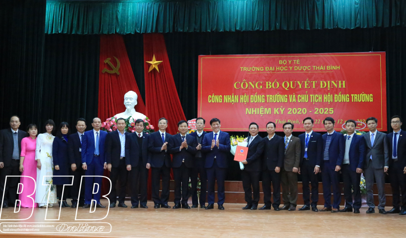 C&ocirc;ng bố quyết định c&ocirc;ng nhận Hội đồng Trường Đại học Y Dược Th&aacute;i B&igrave;nh 