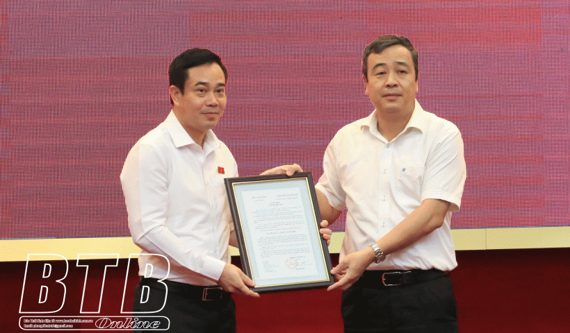 C&ocirc;ng bố quyết định của Ban Thường vụ Tỉnh ủy về c&ocirc;ng t&aacute;c c&aacute;n bộ