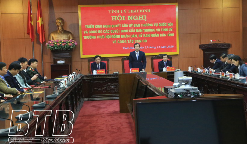 C&ocirc;ng bố v&agrave; khiển khai c&aacute;c quyết định về c&ocirc;ng t&aacute;c c&aacute;n bộ