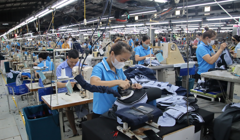 C&ocirc;ng đo&agrave;n đồng h&agrave;nh c&ugrave;ng đo&agrave;n vi&ecirc;n, người lao động vượt qua kh&oacute; khăn do ảnh hưởng của b&atilde;o số 3