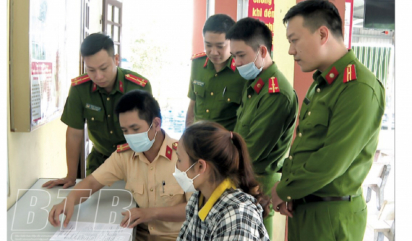 Đăng k&yacute;, cấp biển số xe tại c&ocirc;ng an cấp huyện, cấp x&atilde; gi&uacute;p người d&acirc;n tiết kiệm thời gian v&agrave; chi ph&iacute;. 