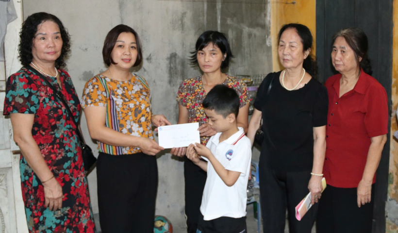 Điểm tựa cho phụ nữ v&agrave; trẻ em ngh&egrave;o