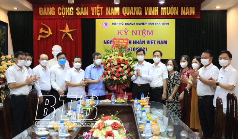 Đội ngũ doanh nh&acirc;n l&agrave; rường cột cho sự ph&aacute;t triển kinh tế của tỉnh