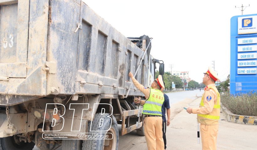 Tiền Hải: Xử l&yacute; tr&ecirc;n 2.000 trường hợp vi phạm trật tự ATGT trong năm 2024