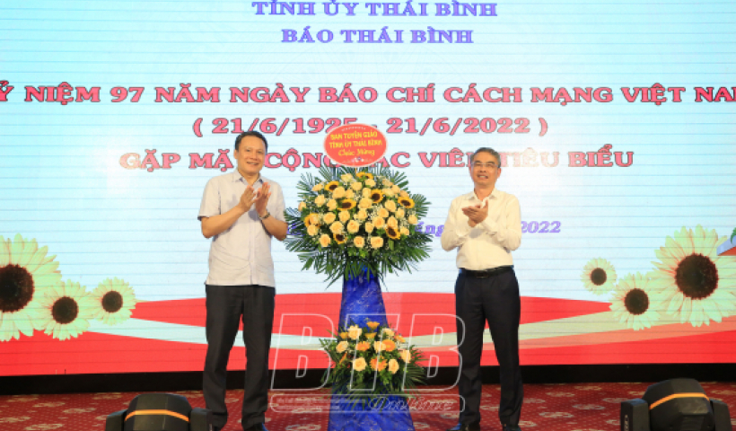  Đồng h&agrave;nh c&ugrave;ng B&aacute;o Th&aacute;i B&igrave;nh 